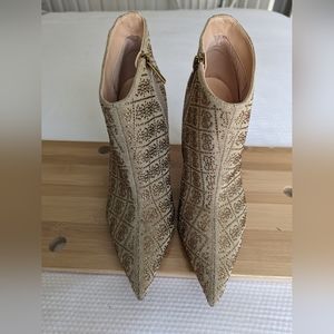 Guess Gold Fazzie Ankle Boots Size 8.5 M.